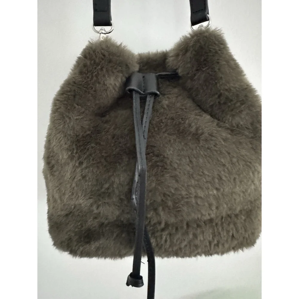 House of‎ Harlow 1960 Faux Fur Bucket Crossbody Purse Bag